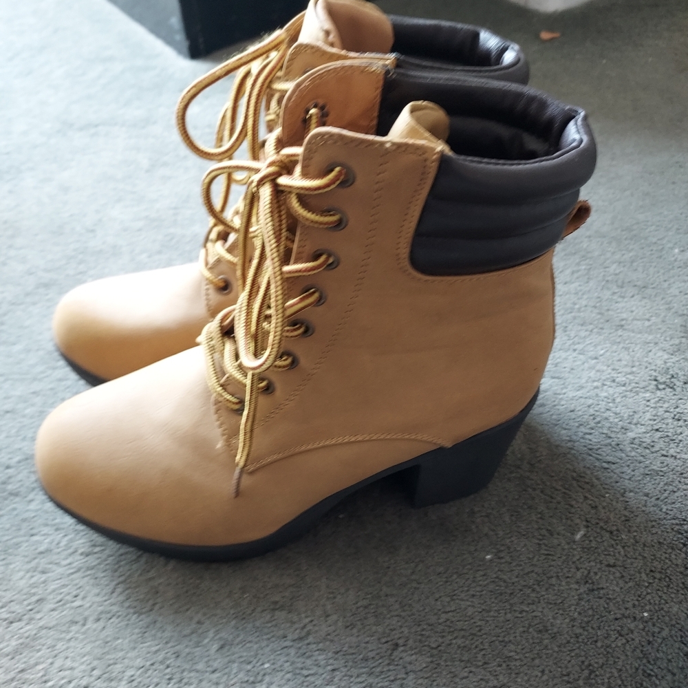 Tan Lace-Up Platform Chunky 3" Heel Boots 8.5 Fall Winter Boho Grunge Western